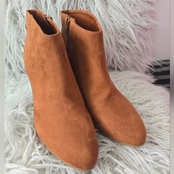 Old Navy Tan Ankle Boots - Picture 1 of 8